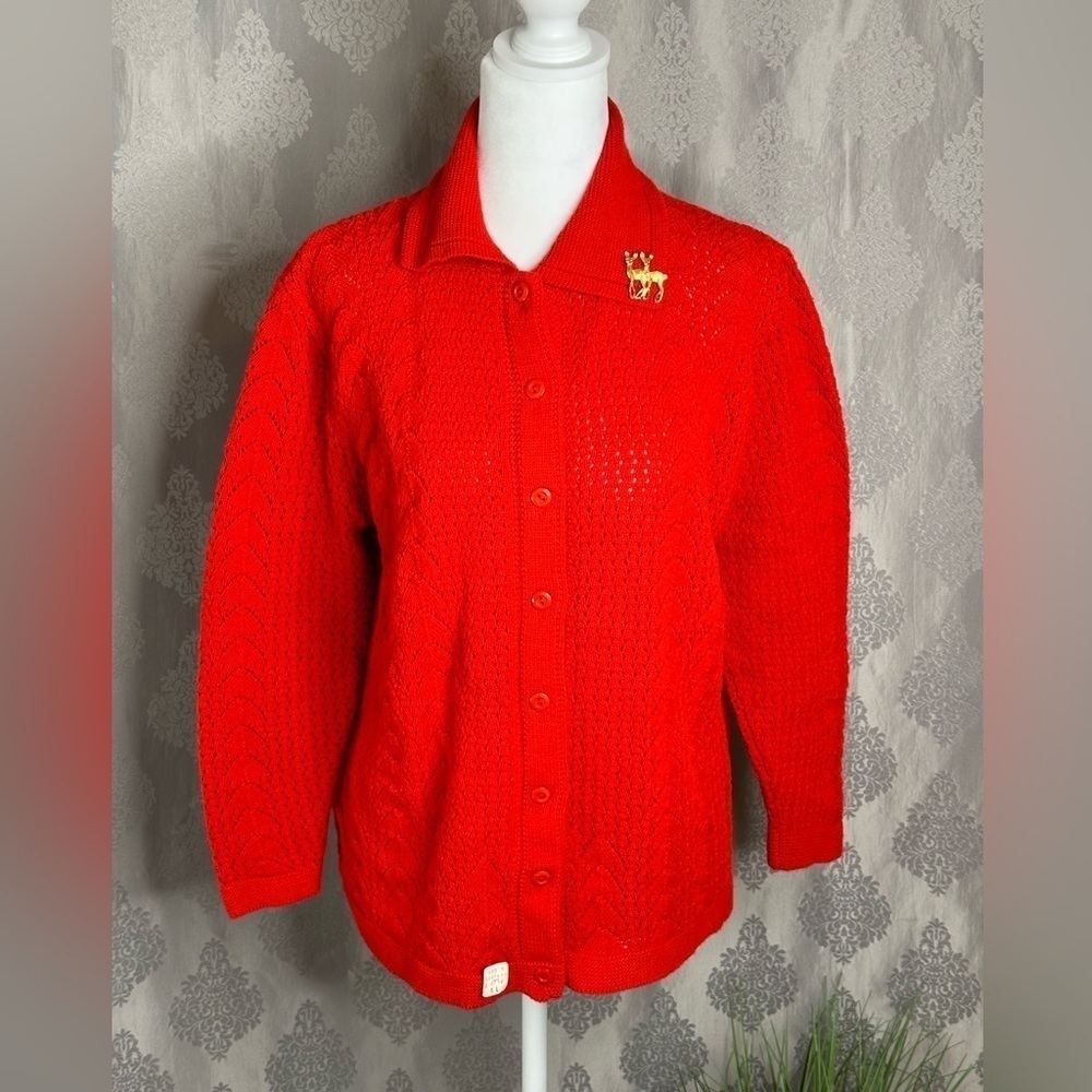 Beautiful Vintage Red cable sweater with cute reindeer pin Size XL